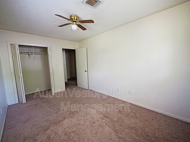 Building Photo - 115 S Frio St