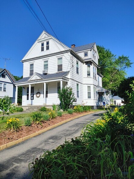 Building Photo - 395 S Main St