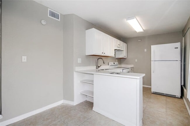 Building Photo - 6813 N Clearview Ave