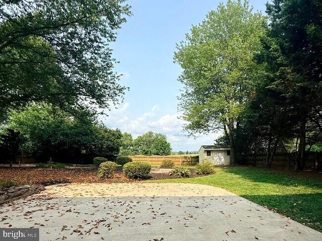 Building Photo - 8487 Inspiration Ave