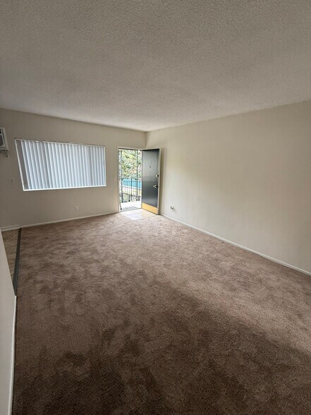 Building Photo - 999 Locust St