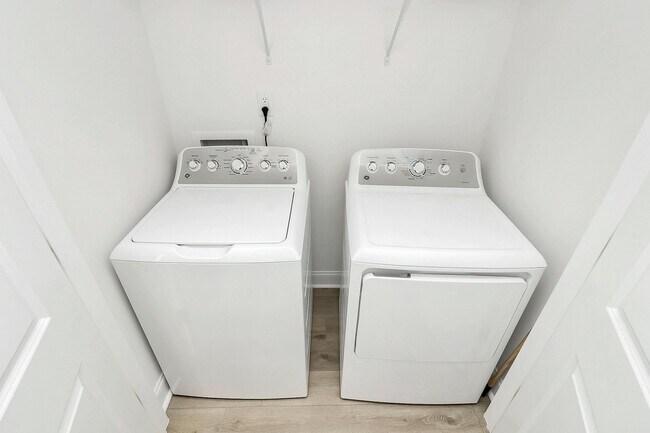 Building Photo - Stunning New Construction Townhome for Rent in Ballantyne