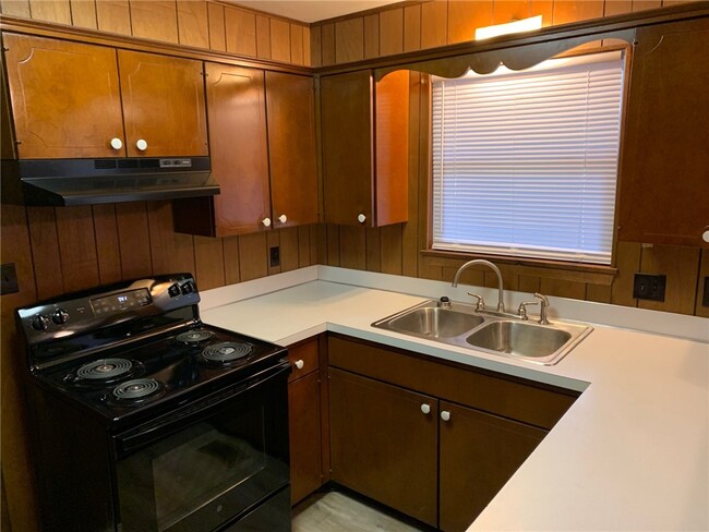 Building Photo - 40 Hatcher Dr