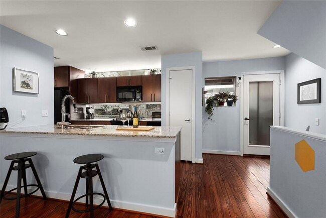 Building Photo - 3044 Commerce St