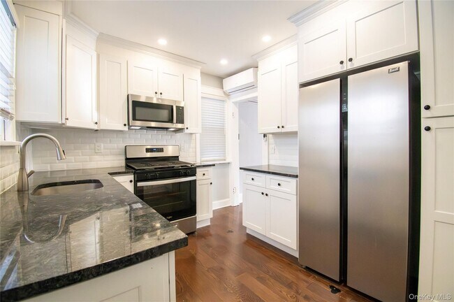 Building Photo - 25 Hillside Ave