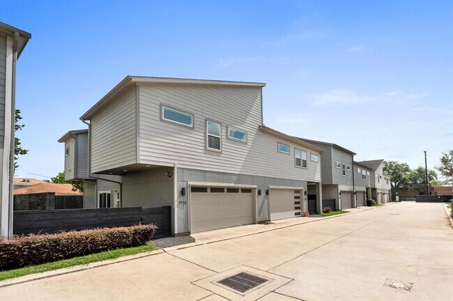 Building Photo - 7722 Jack Oak Ave