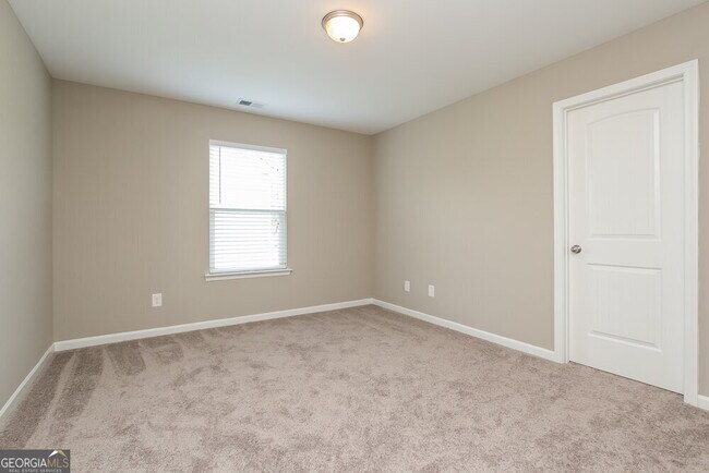 Building Photo - 737 Fieldcrest Dr