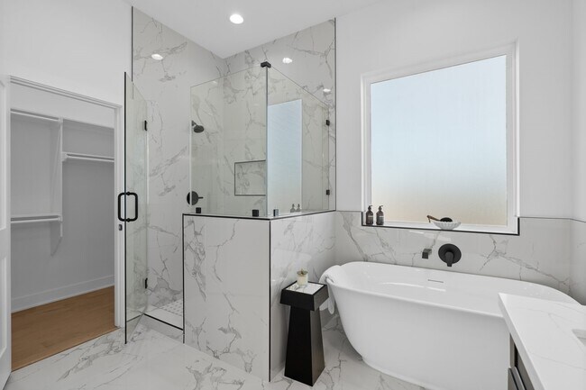 Building Photo - 8705 Ojeman Villas Dr