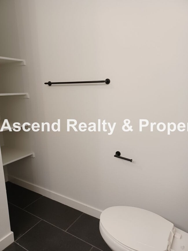 Building Photo - Newer Alberta Townhome Available Soon 1 Sm...