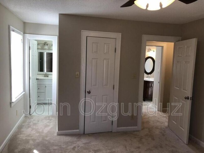 Building Photo - 2809 Broadlands Dr