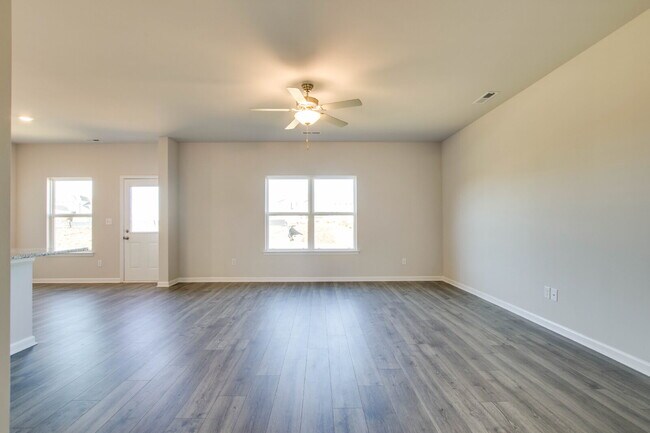 Building Photo - 2404 Alberto Dr