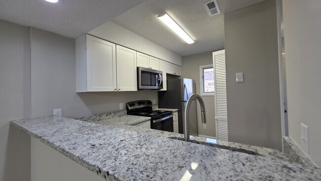 Building Photo - 409 Garden Dr