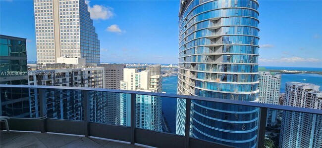 Building Photo - 200 Biscayne Blvd Way