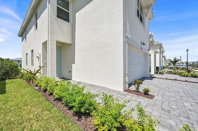 Building Photo - 575 Salisbury Cir