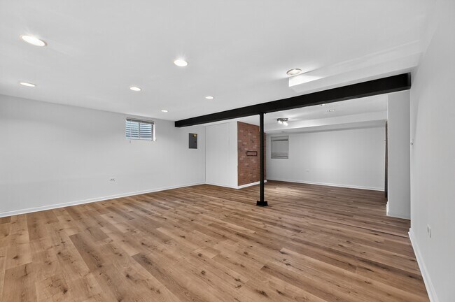 Building Photo - 1301 Brookfield Dr