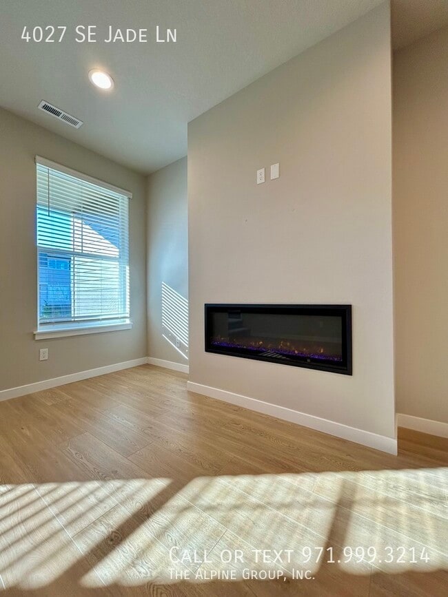 Building Photo - 4027 SE Jade Ln