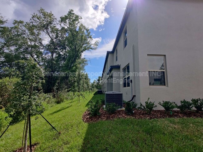 Building Photo - 23264 Willow Glen Way