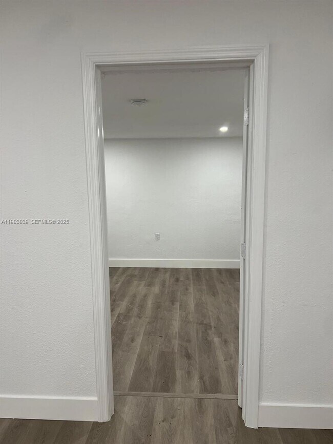 Building Photo - 1236 NW 4th Ave