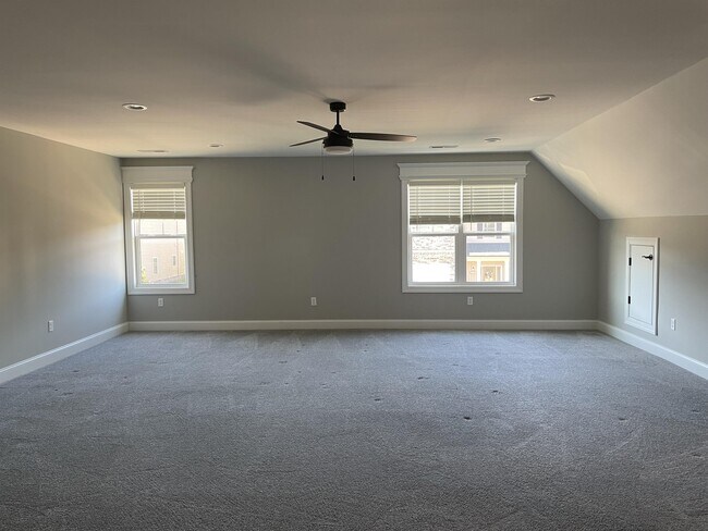 Building Photo - 1639 Helmsdale Dr