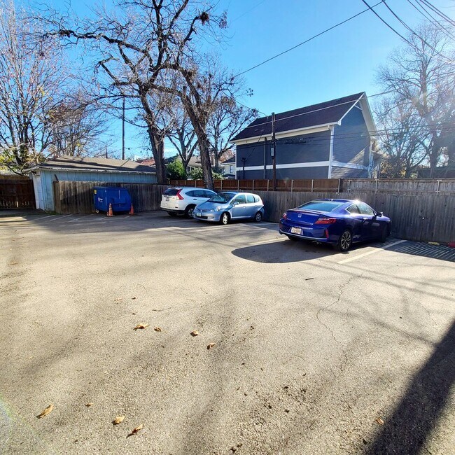 Building Photo - Great 1 Bedroom 1 Bath Apartment