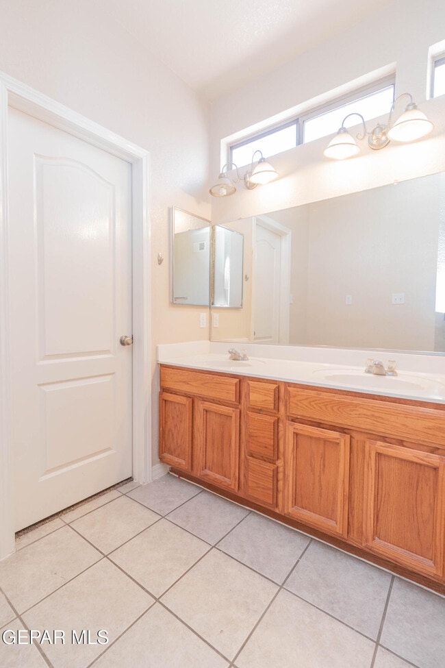 Building Photo - 3016 Tierra Cuervo Dr