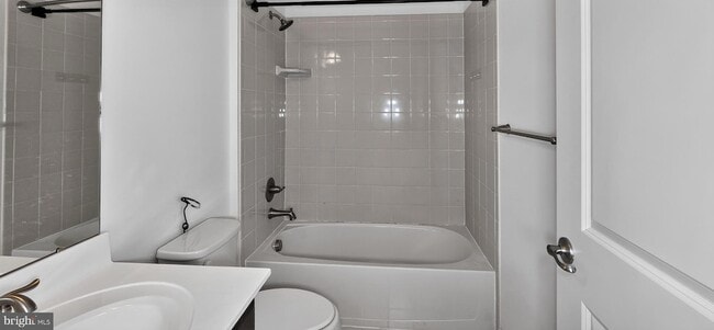Building Photo - 5363 S Center Dr