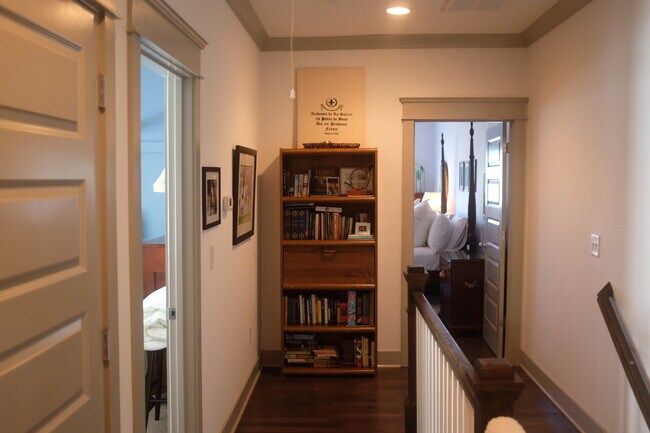 Building Photo - 622 Annex Ave