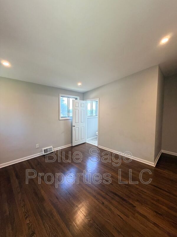 Building Photo - 205 Juniper Rd