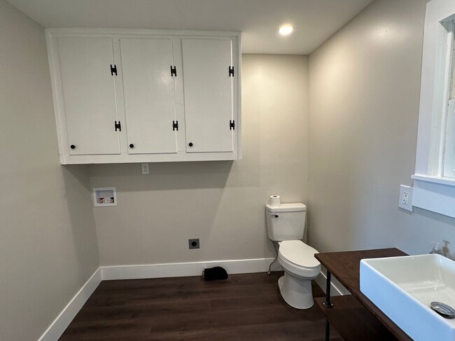 Building Photo - IMMACULATE, completely remodeled, one leve...