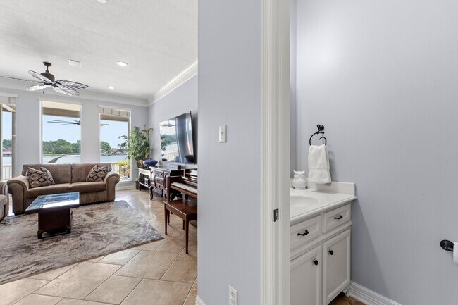 Building Photo - 1208 Lake View Dr