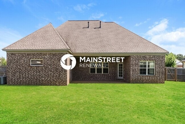 Building Photo - 5 Bedroom Pet-Friendly Home in Oakland, TN with Main Street Renewal