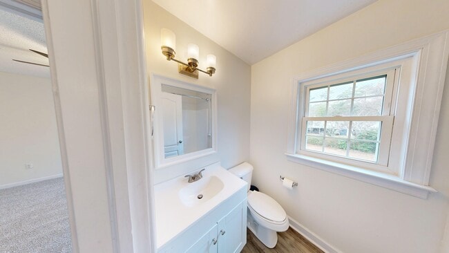 Building Photo - 1095 Burnside Rd