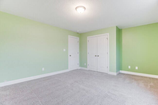 Building Photo - 917 Uplands Ln
