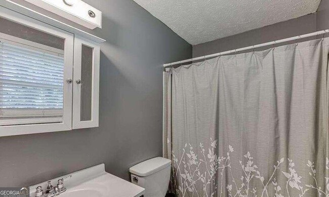 Building Photo - 2193 Kings Forest Dr SE
