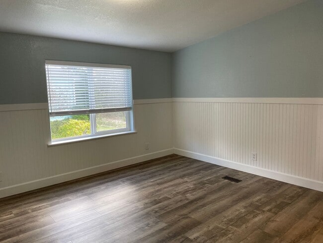 Building Photo - Remodeled Home Just Moments from Greenbank Farm!