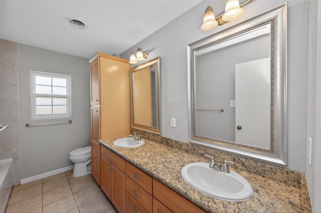 Building Photo - 1910 Claiborne Dr