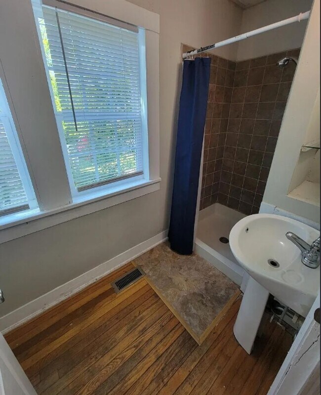 Building Photo - Charming 3BR/2BA Home in Anniston – Spacious Living & Prime Location