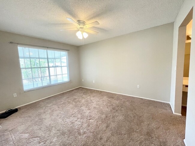 Building Photo - Two bedroom and two bathroom house with ac...