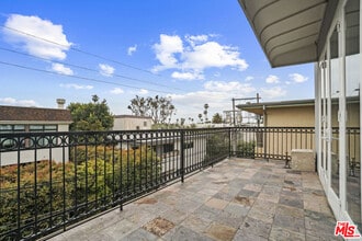 Building Photo - 11952 Montana Ave