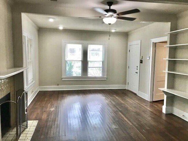 Building Photo - PRELEASING FOR EARLY SEPT! Charming 3 Bed ...