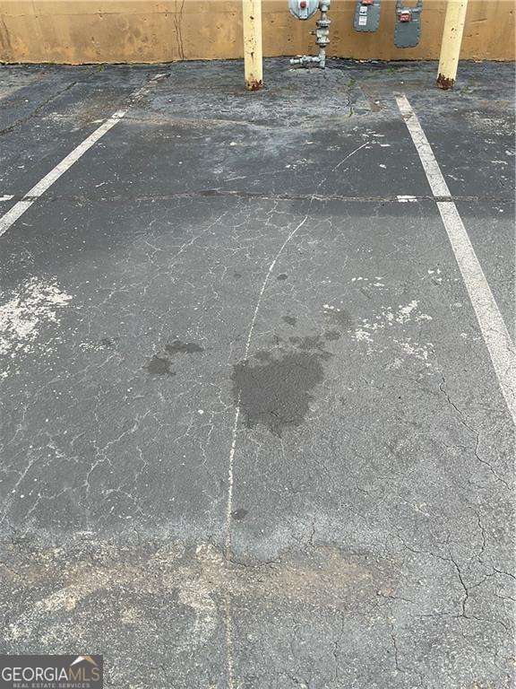 Building Photo - 881 Memorial Dr SE