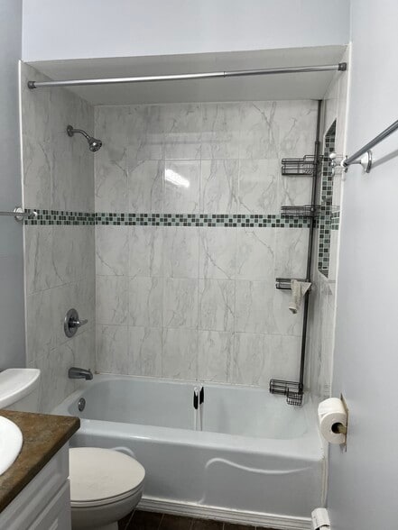 Bathroom - 6816 N Ridge Blvd