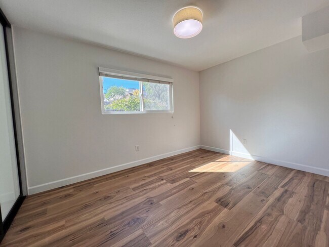 Building Photo - 6946 Cowles Mountain Blvd