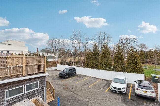 Building Photo - 90 Main St