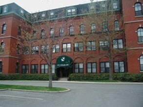 Building Photo - 100 Captains Row