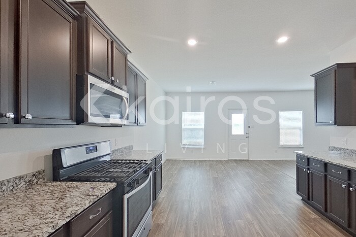 Building Photo - 914 Shady Brk