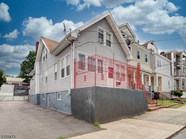 Building Photo - 52 Headley Terrace