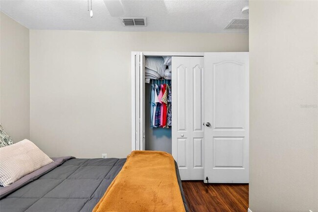 Building Photo - 2713 Lantern Hill Ave