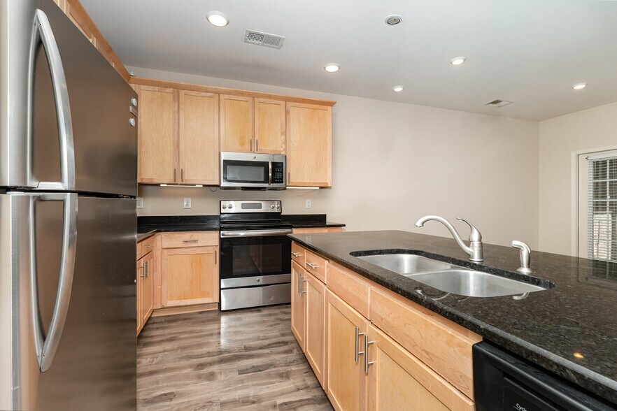 Building Photo - 1915 Fleming Rd