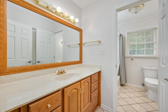 Building Photo - Beautiful Brick Ranch Home in Franklin